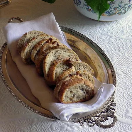Chateau De La Venerie Bed & Breakfast